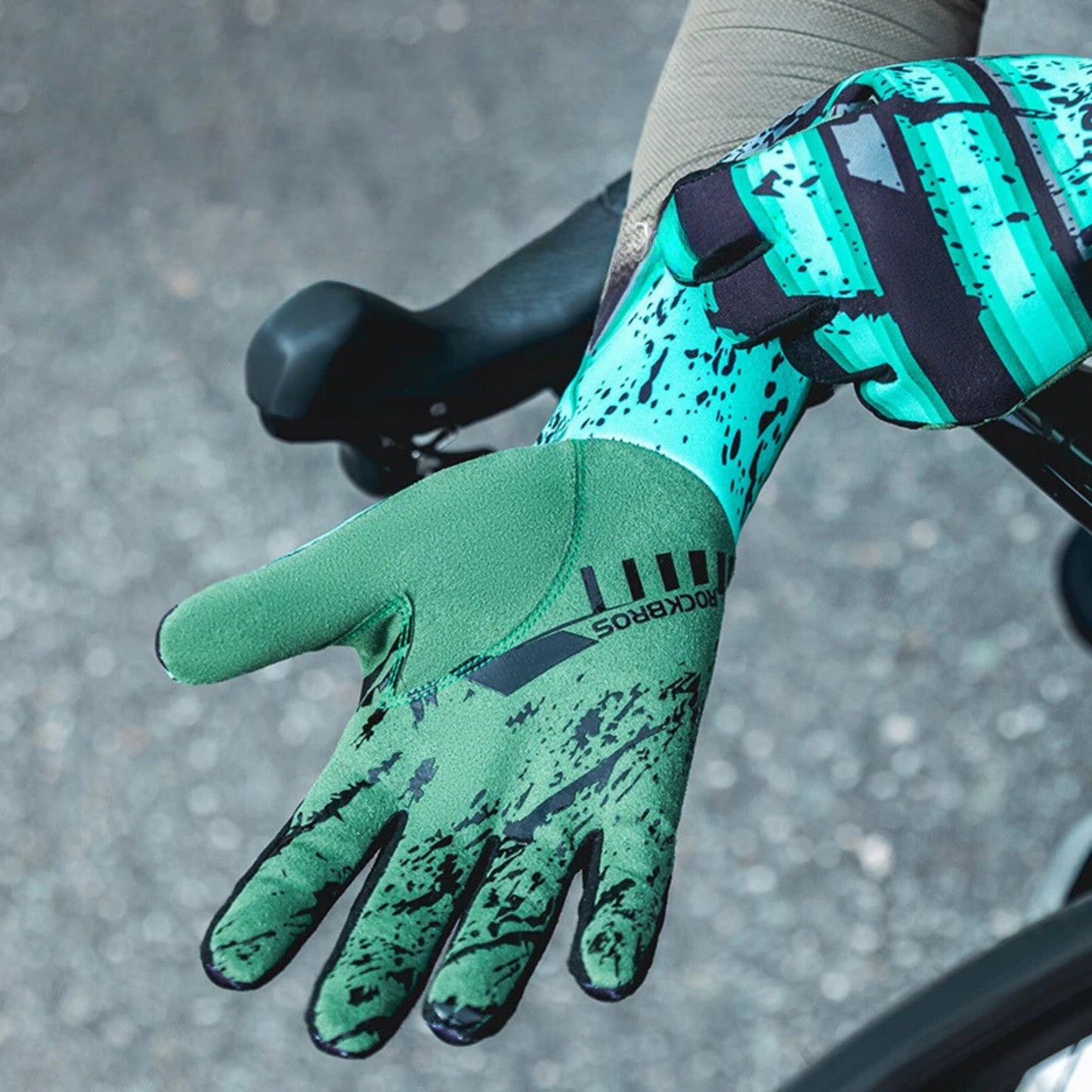 Multifunctional winter cycling gloves