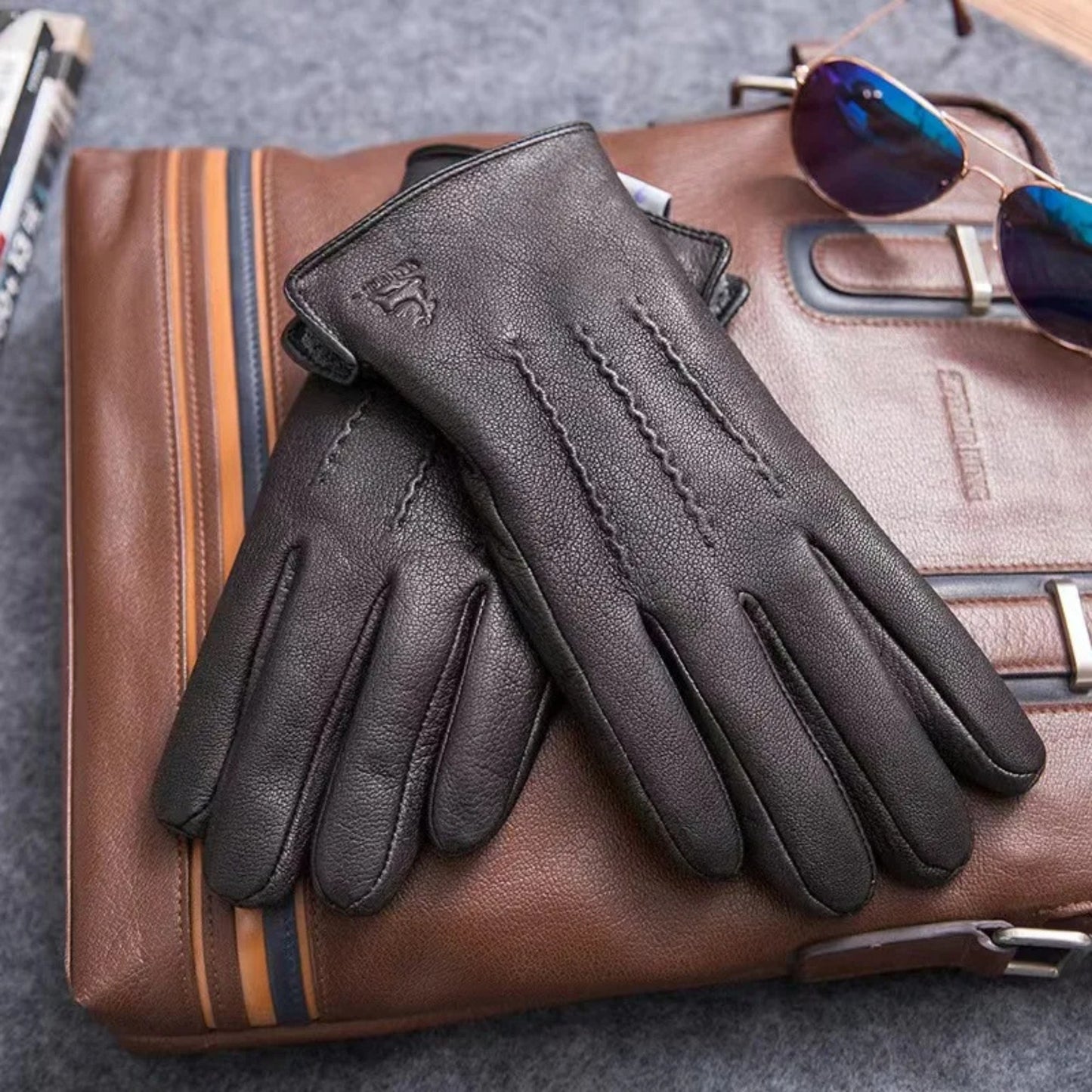 Guantes de piel para hombre con forro de felpa.
