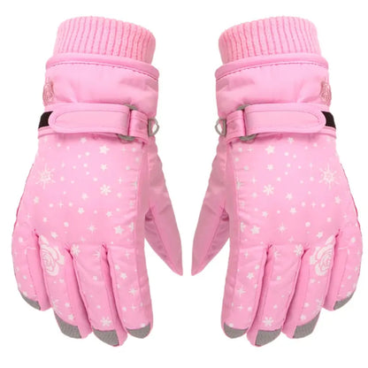 Gant de ski enfant rose pour fille avec des petites fleurs blanches. L'image est sur fond blanc.