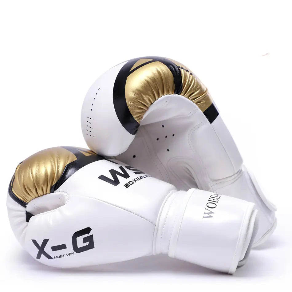 Gant de boxe doré et blanc pour homme et pour femme. Plusieurs couleurs disponibles. L'image est sur fond blanc.