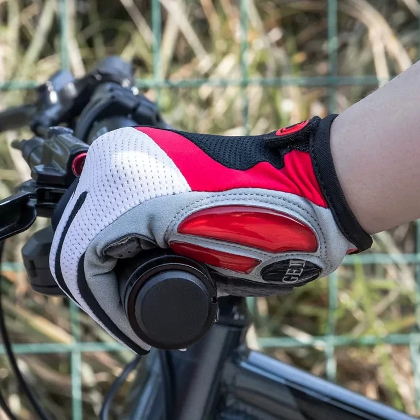 Thermal, shock-resistant winter cycling gloves