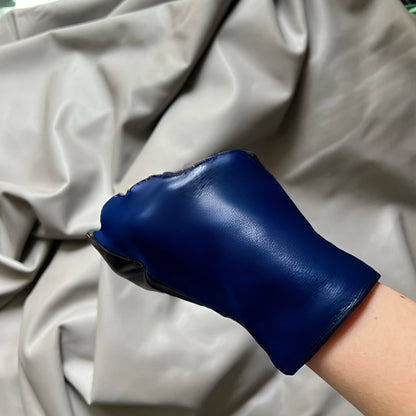 Guantes de piel para mujer en colores de moda.