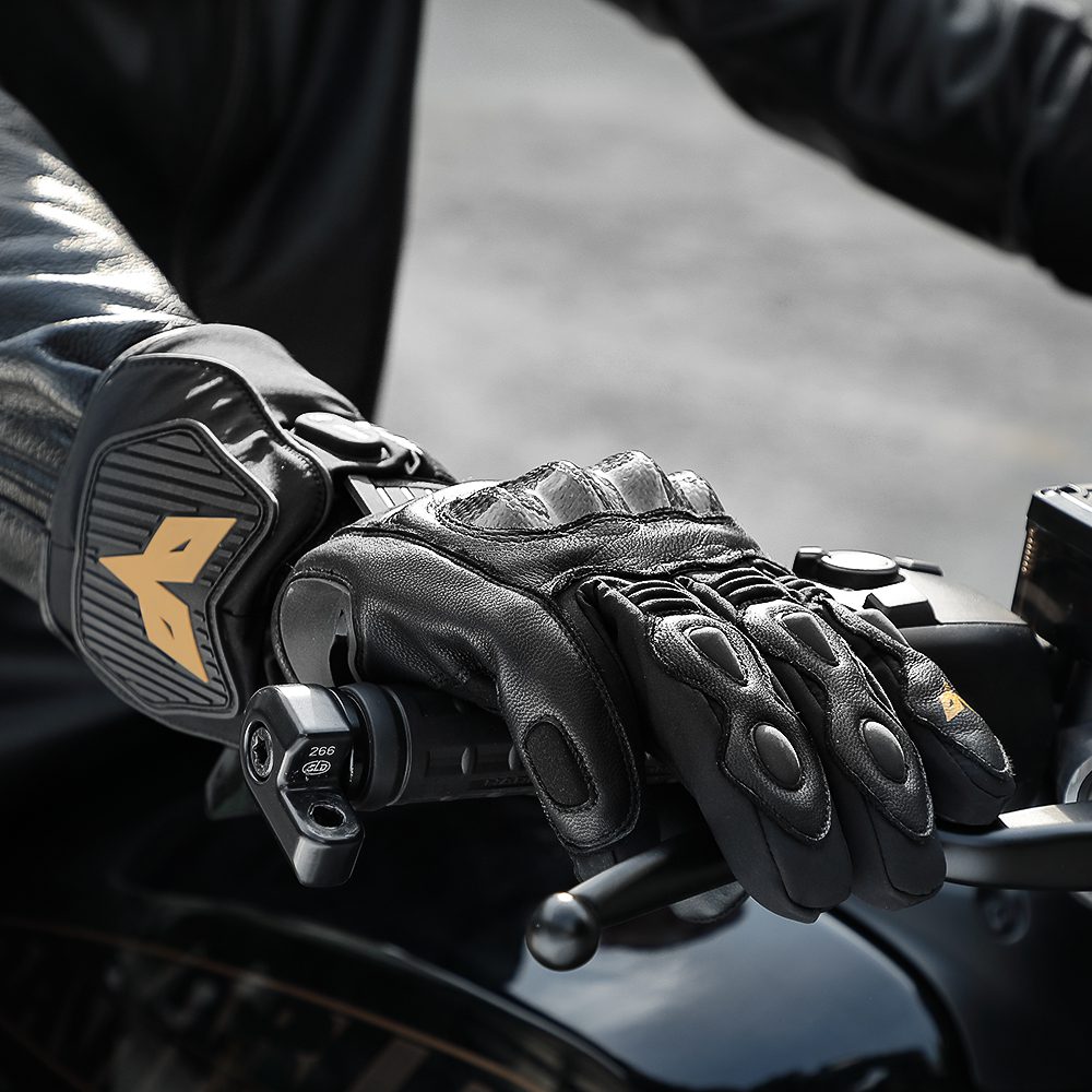 Guantes de moto negros cómodos y calefactables