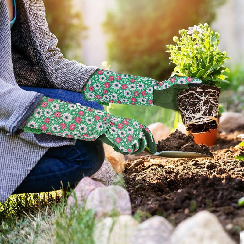 Guantes de jardinería de manga larga para mujer con estampados florales.