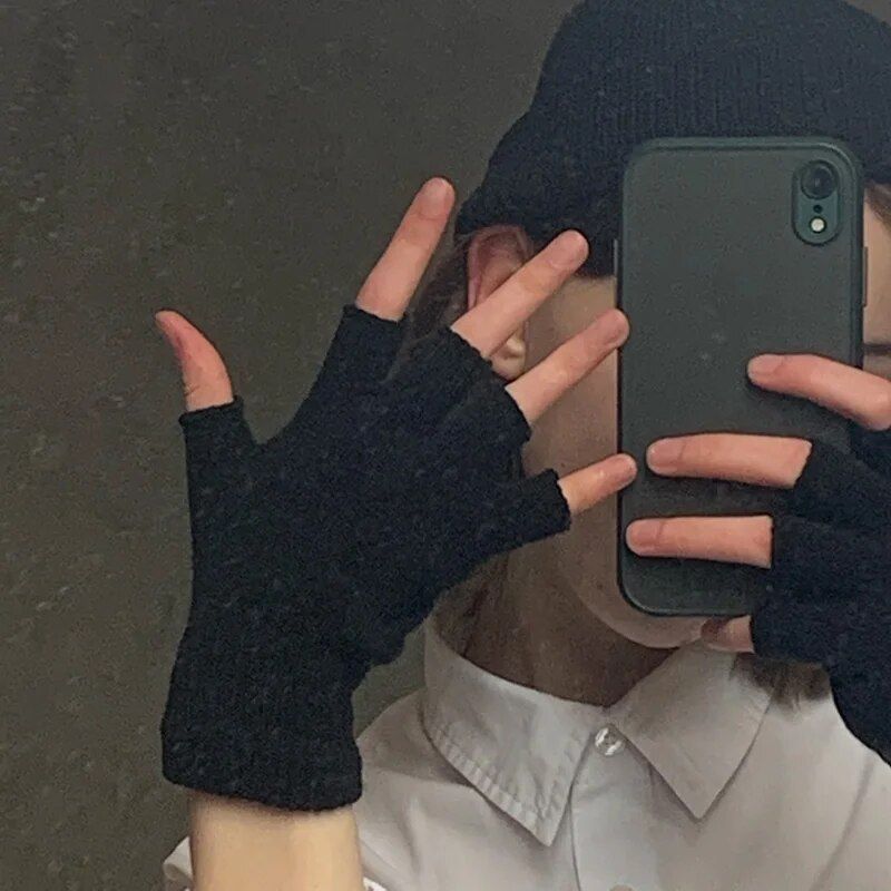 Men's knitted mittens in various colors