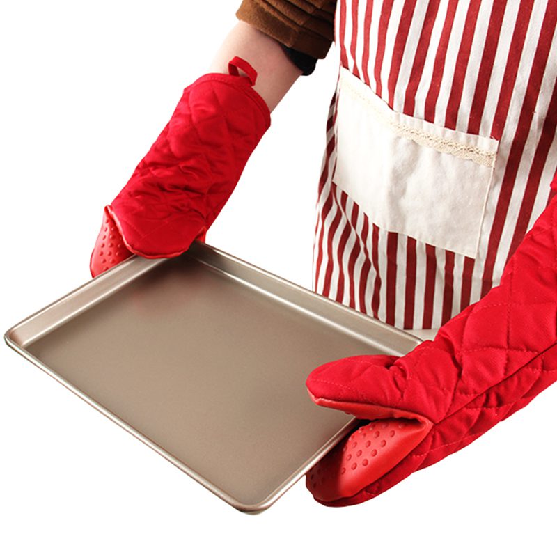 Long, thick oven mitt