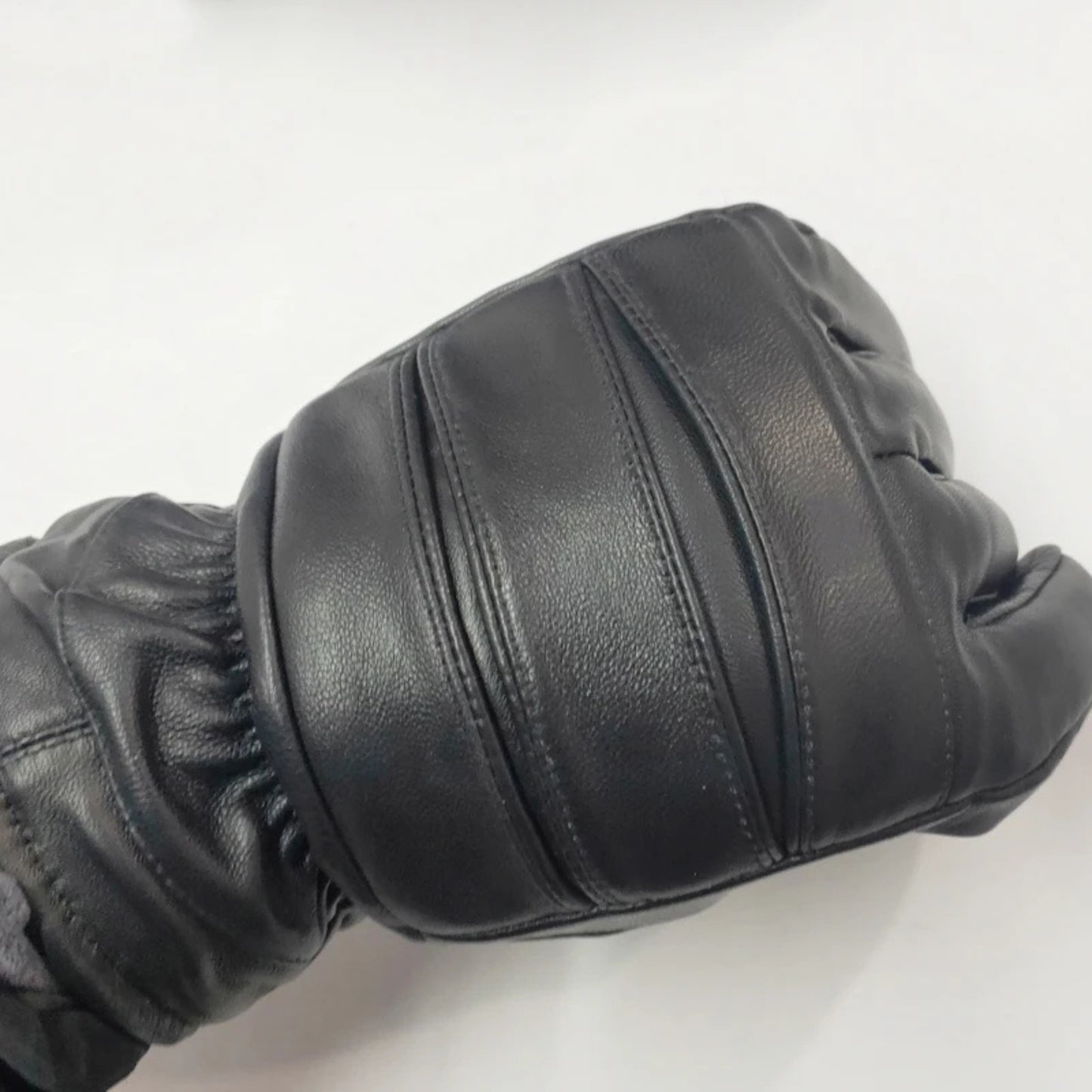 Guantes de cuero grueso para hombre para uso en exteriores.