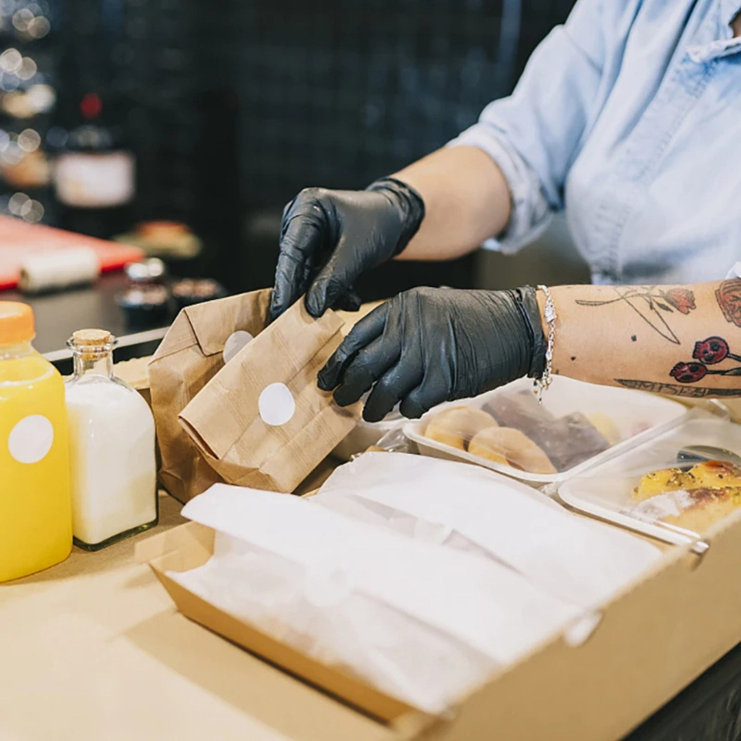 100 pieces of synthetic latex gloves