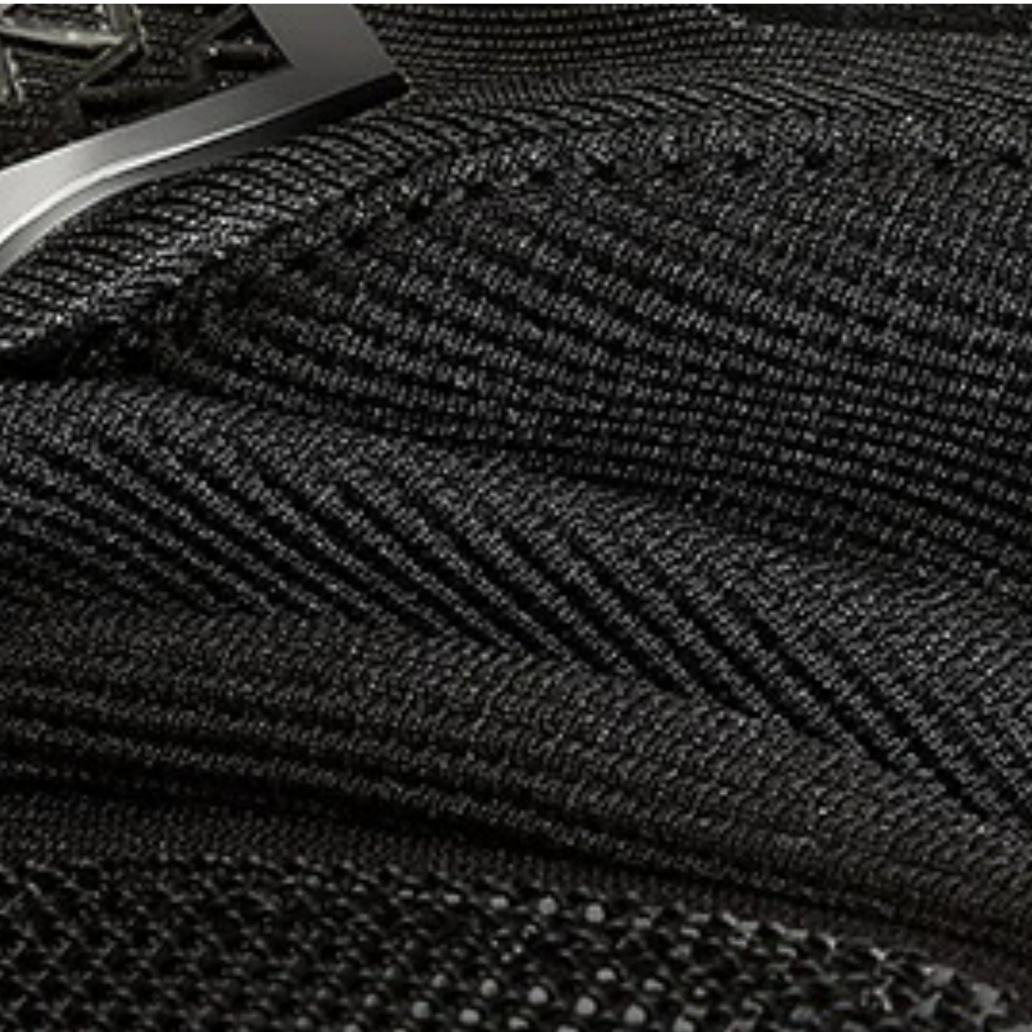 Black winter cycling gloves with shock absorption