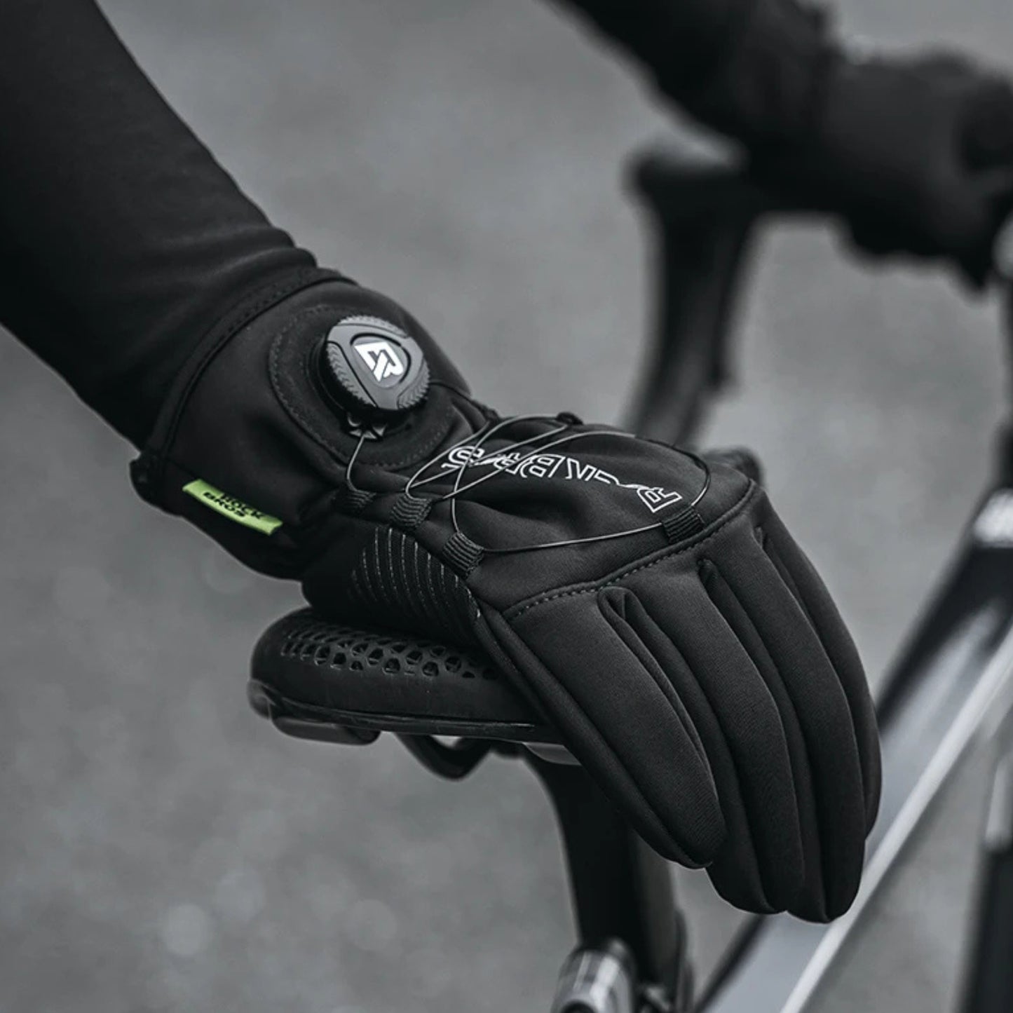 Warm black winter cycling gloves, windproof