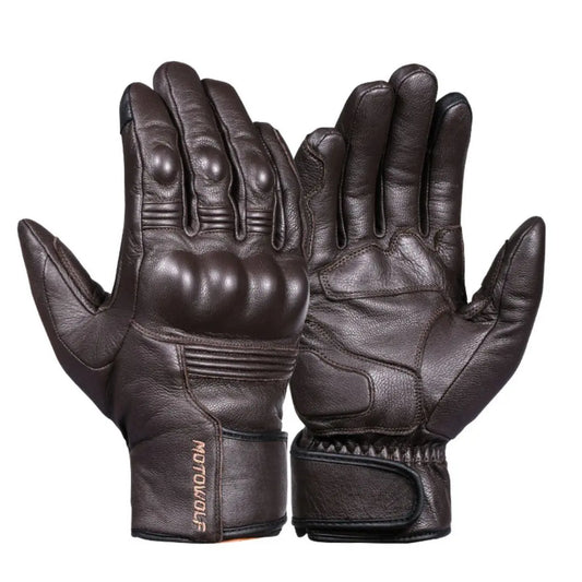 Gant moto cuir ultra-résistant marron sur fond blanc.