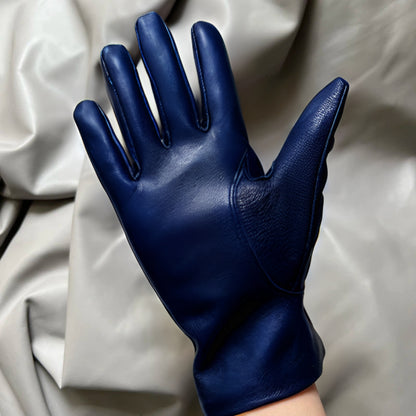 Guantes de piel para mujer en colores de moda.