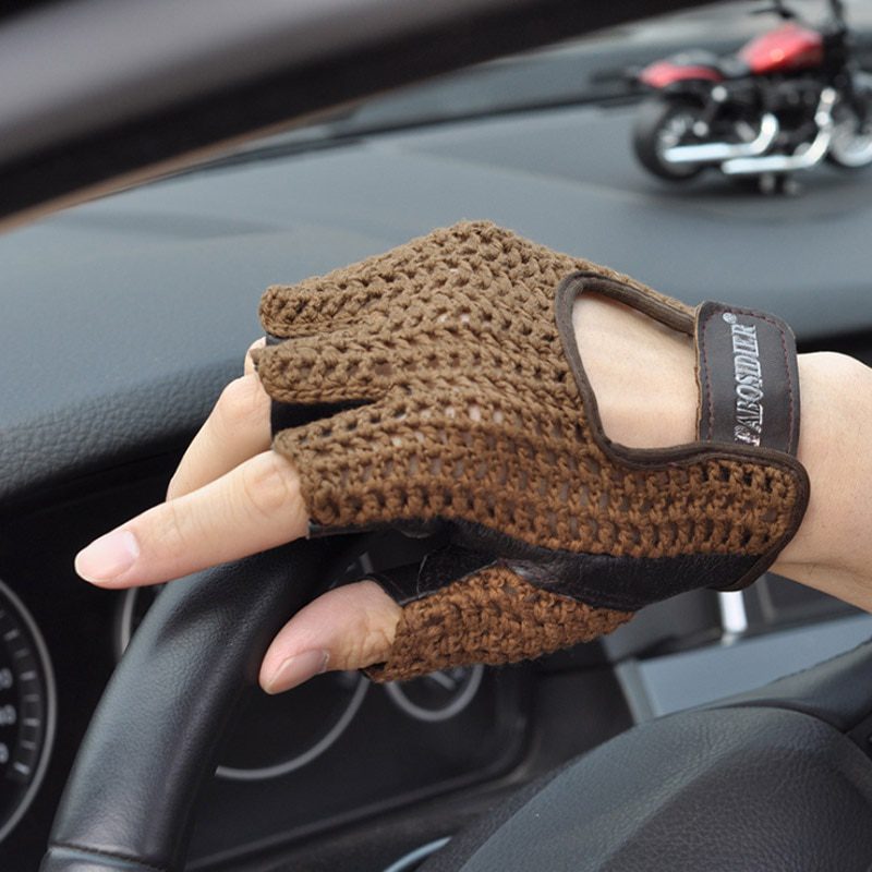 Half-finger driving gloves in leather and mesh