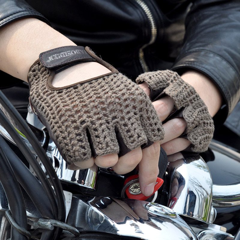 Half-finger driving gloves in leather and mesh